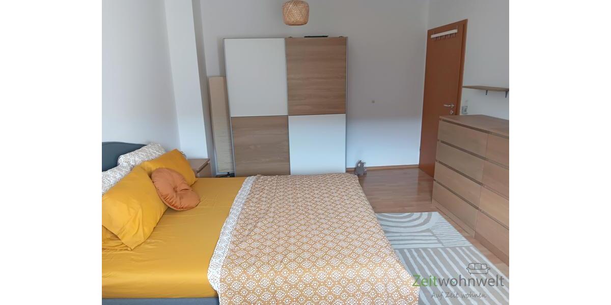 Kleiderschrank und Kommode