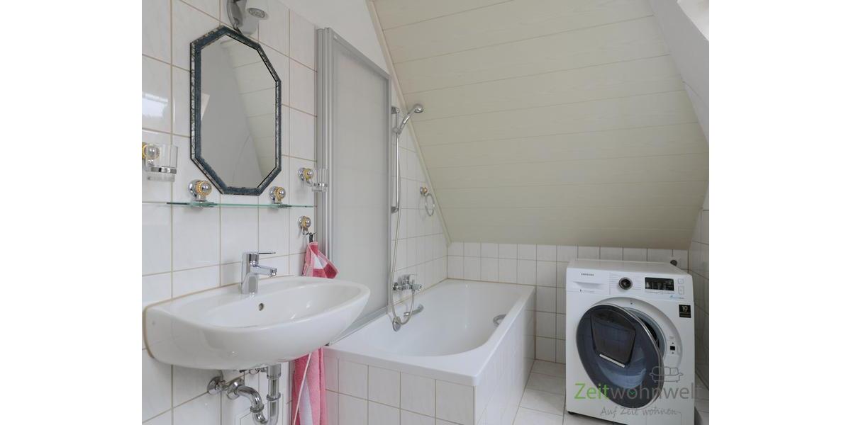 Wanne mit Duschwand