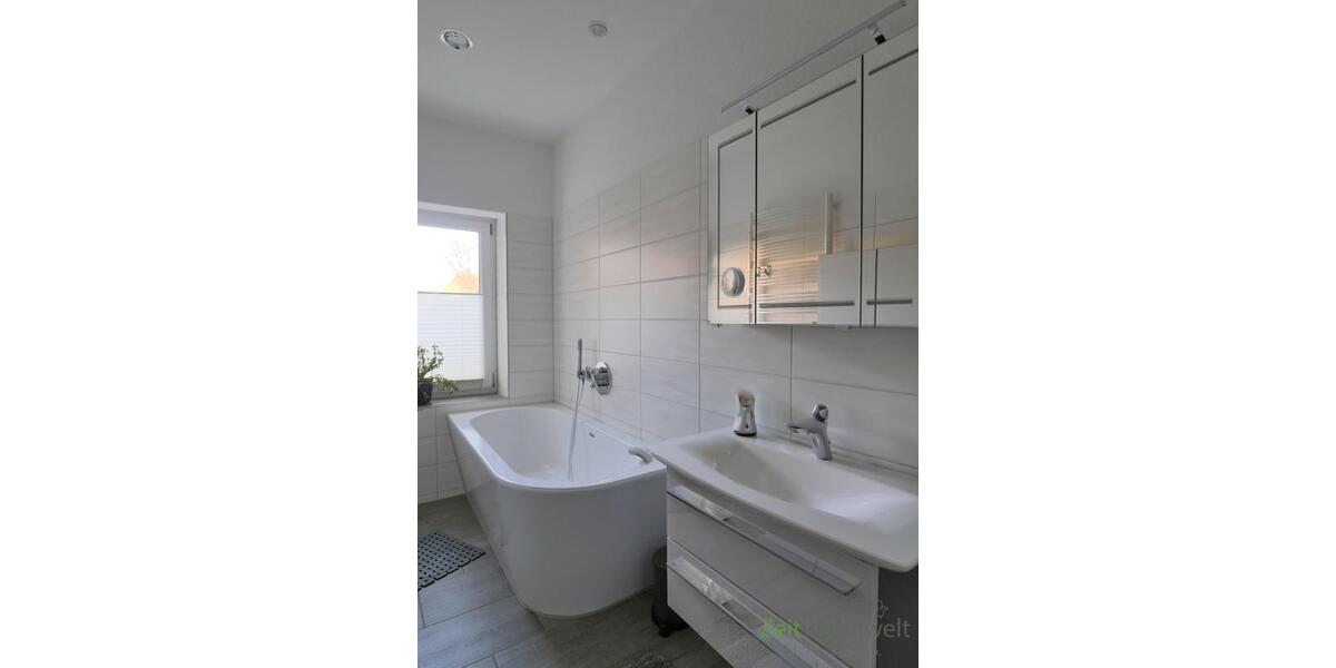 Waschtisch und Badewanne