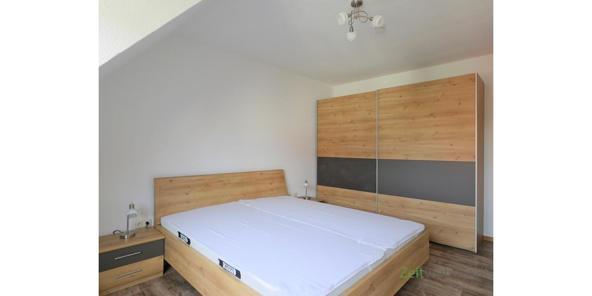 großer Kleiderschrank