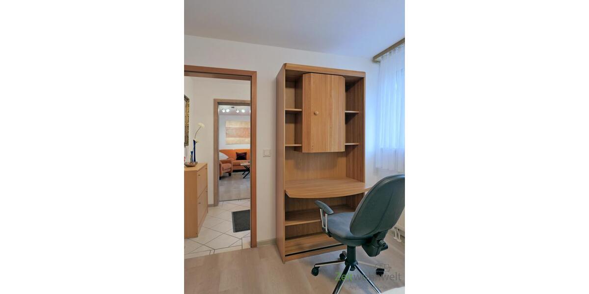 kleiner Arbeitsplatz im Schlafzimmer