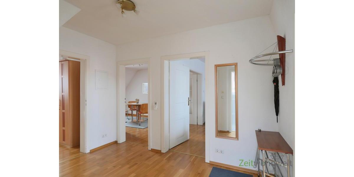 großer Wohnungsflur