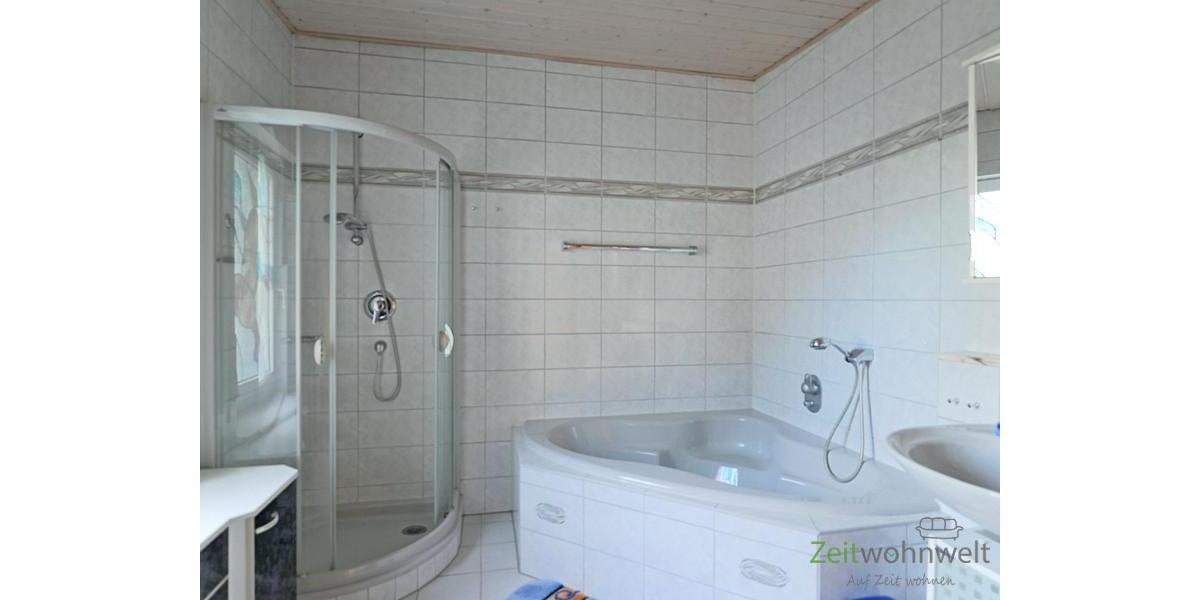 Dusche und Wanne