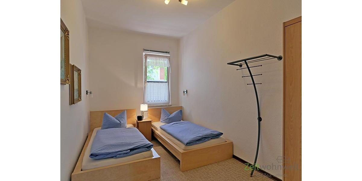 Schlafzimmer mit Kleiderschrank