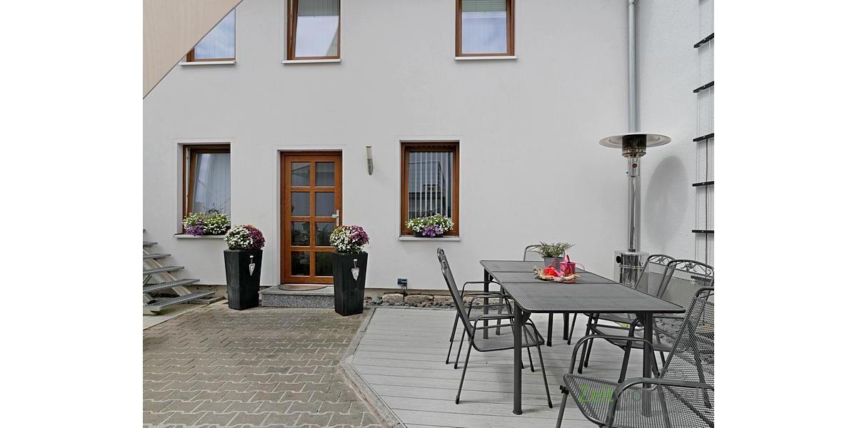 Siztplatz unter dem Sonnensegel