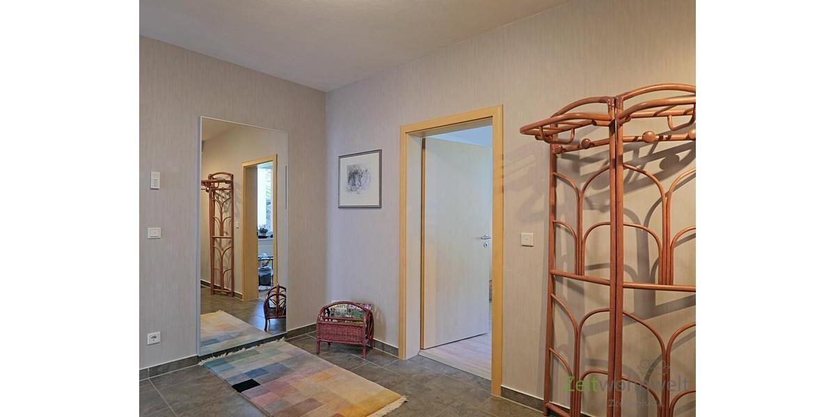 Wohnungsflur mit Garderobe